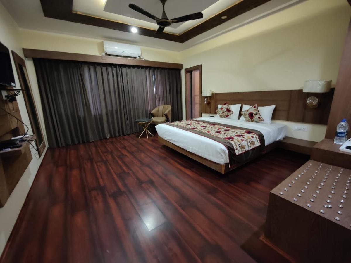 Hotel Green Rooms, Vintage Luxury Near Dal Lake Сринагар Экстерьер фото