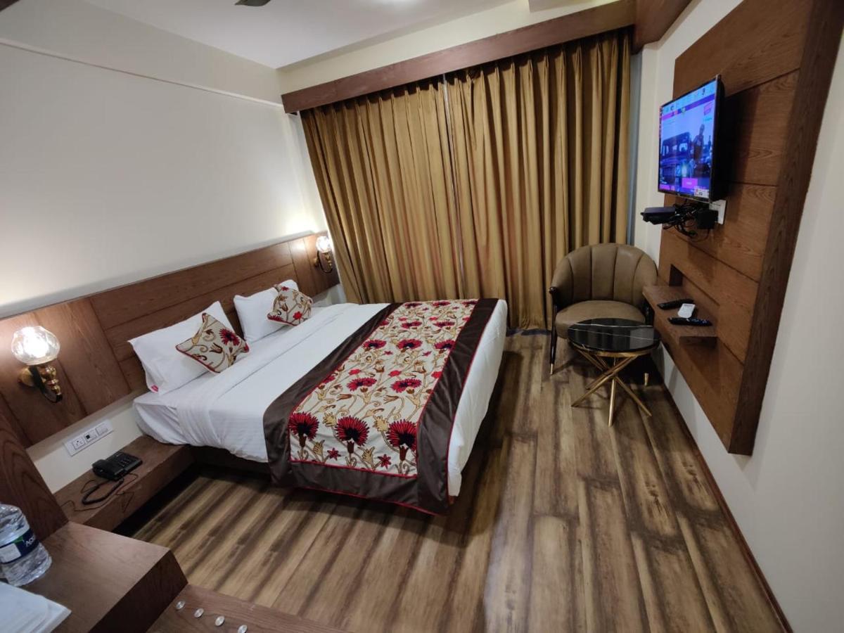 Hotel Green Rooms, Vintage Luxury Near Dal Lake Сринагар Экстерьер фото