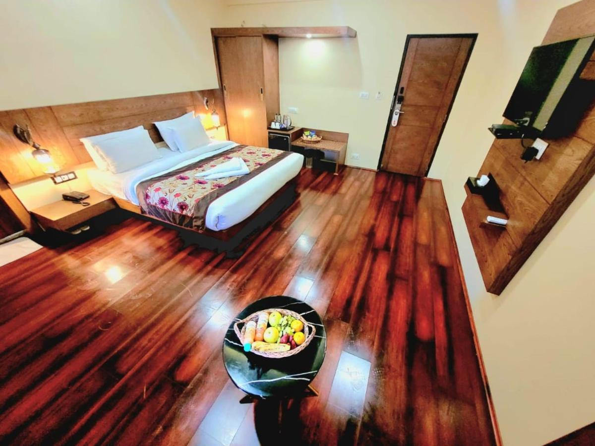 Hotel Green Rooms, Vintage Luxury Near Dal Lake Сринагар Экстерьер фото